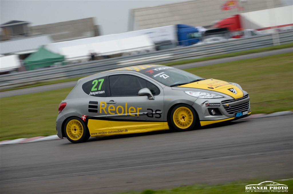Endelig lykkedes det Morten Jespersen at tage hans første asfaltbanesejr efter utallige sejre på Rallycross banerne gennem årene.
(Foto: Denner Photo)